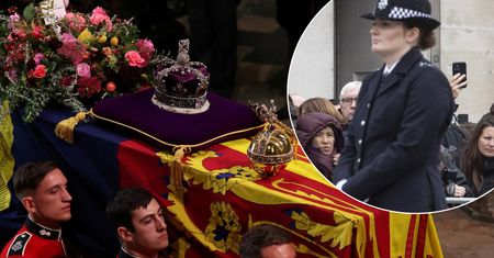 Przykry incydent w czasie pogrzebu królowej. Z pomocą ruszyła policja i wojsko. Tego nie było w dokładnie zaplanowanym scenariuszu