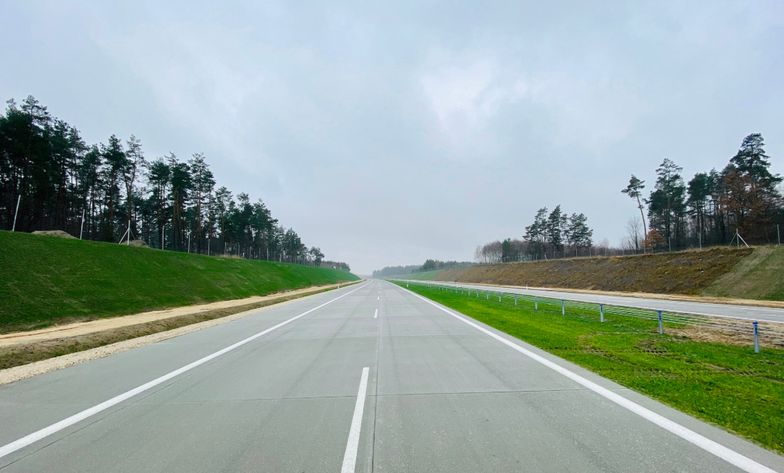 Autostrada  A1 na wysokości Częstochowy chwilę przed otwarciem. To jedna z najważniejszych nowych dróg otwartych tuż przed świętami. 