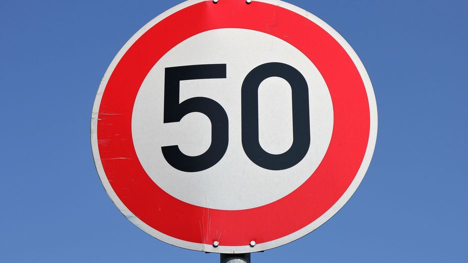 W Europie tylko w Polsce obowiązuje inne ograniczenie w dzień i w nocy w terenie zabudowanym.