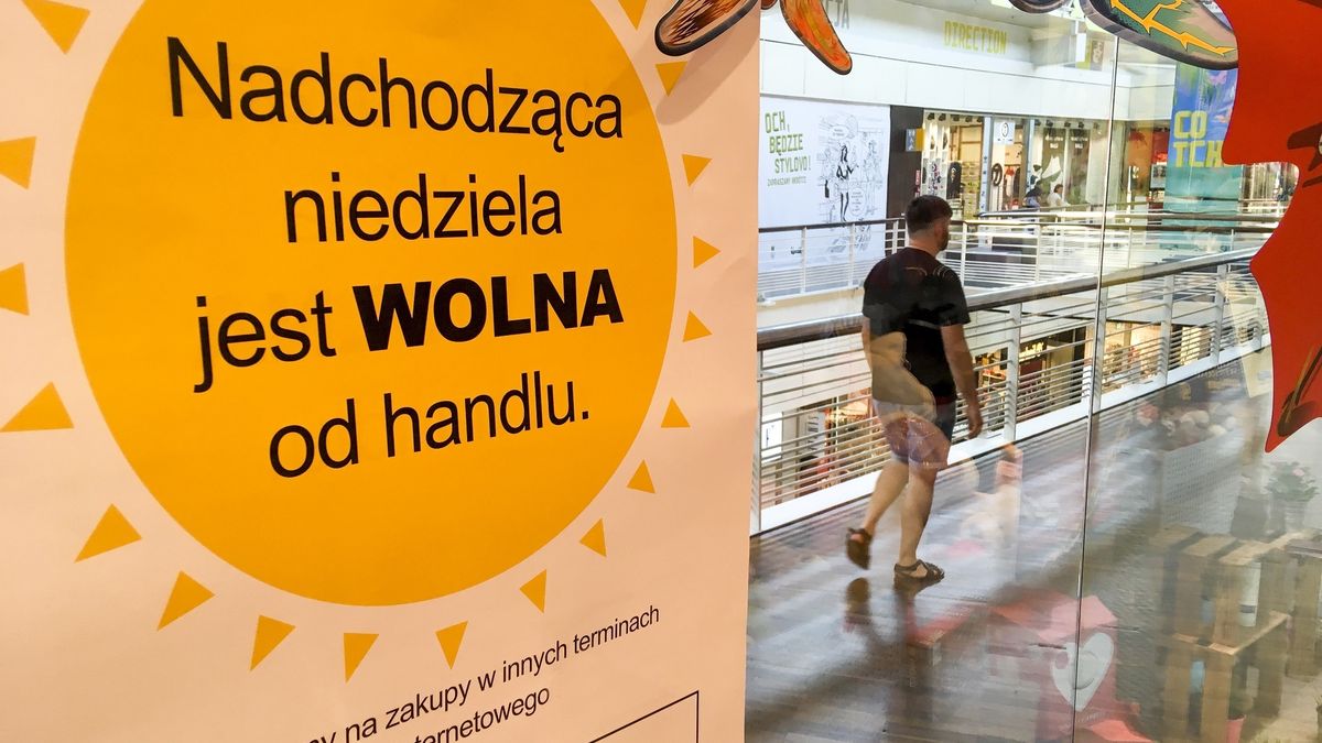 Zakaz handlu to problem dla dużych sieci marketów