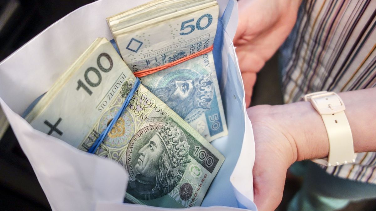 Według opracowywanego raportu liczba dłużników stale rośnie. 