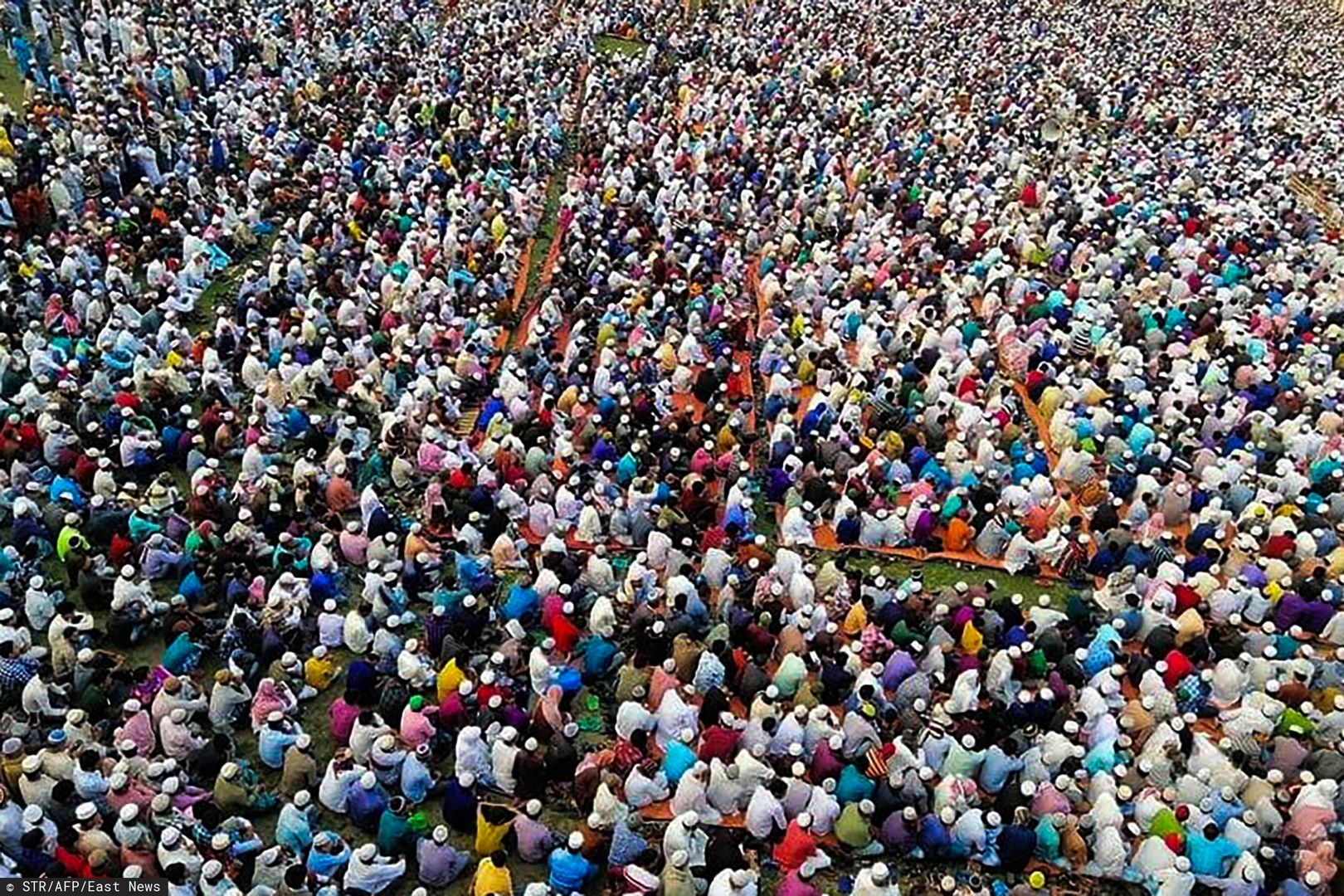 Bangladesz. Masowe modły o ochronę przed epidemią