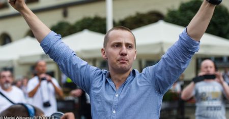 Miasto przerwało wiec byłego księdza. Ten może zostać prezydentem