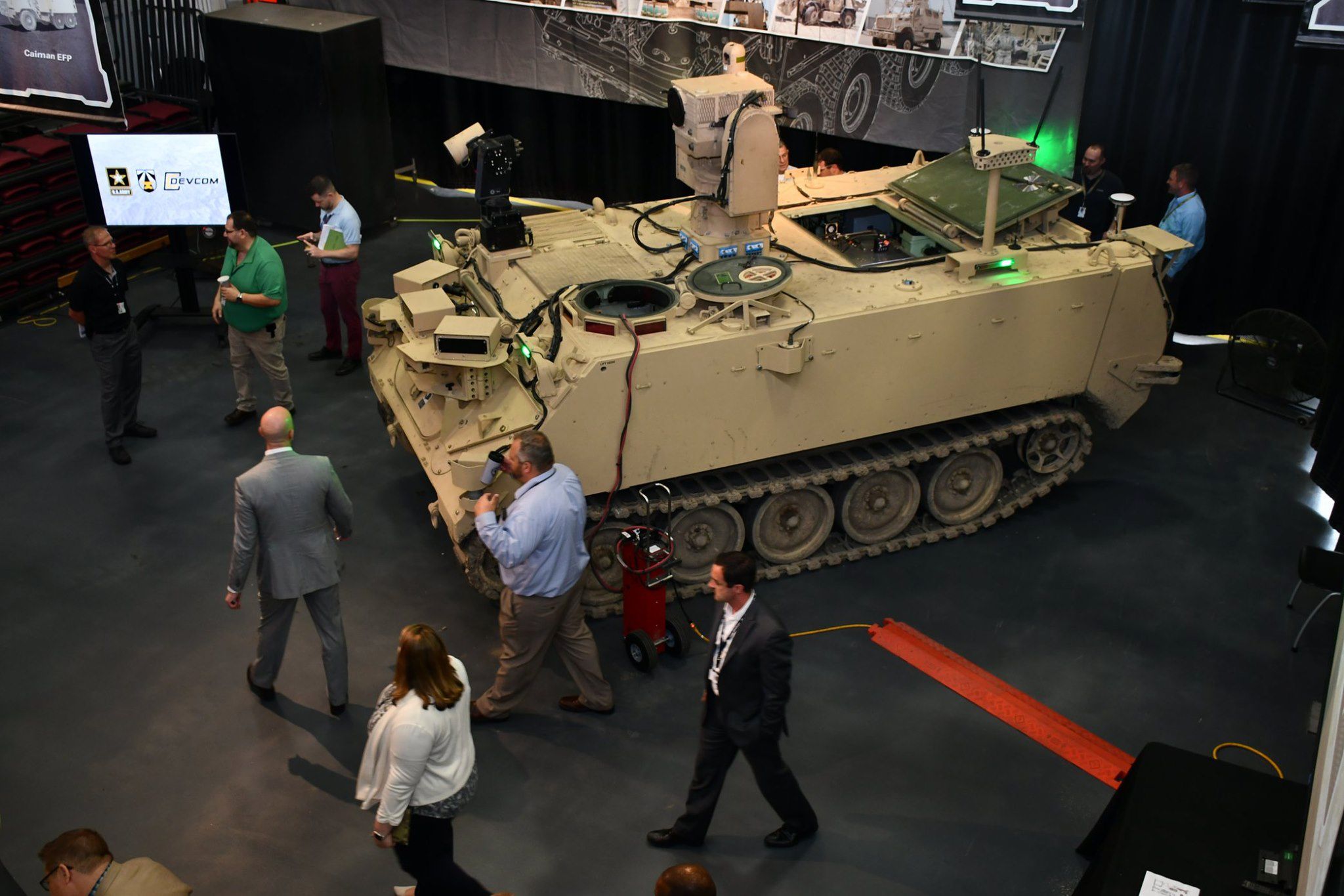 Robotyczny, uzbrojony pojazd na bazie transportera M113 Bradley