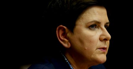 Premier Beata Szydło próbuje przetrwać. Zmęczenie bierze górę?