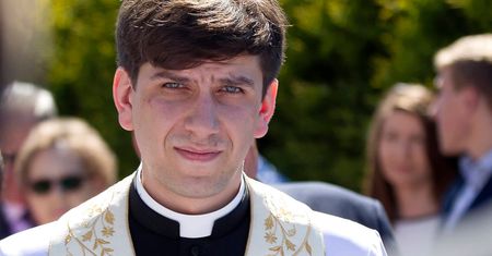 Ks. Tymoteusz Szydło rezygnuje ze stanu kapłańskiego. Co na to jego parafianie z Buczkowic?