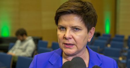 Dziennikarz zapytał Szydło, czy zwróciła nagrodę. Była premier uciekła od odpowiedzi