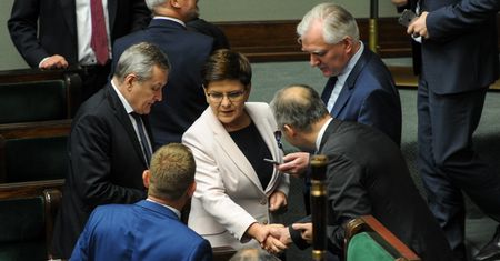 Nagrody dla byłych ministrów. Polacy oburzeni wysokością kwot