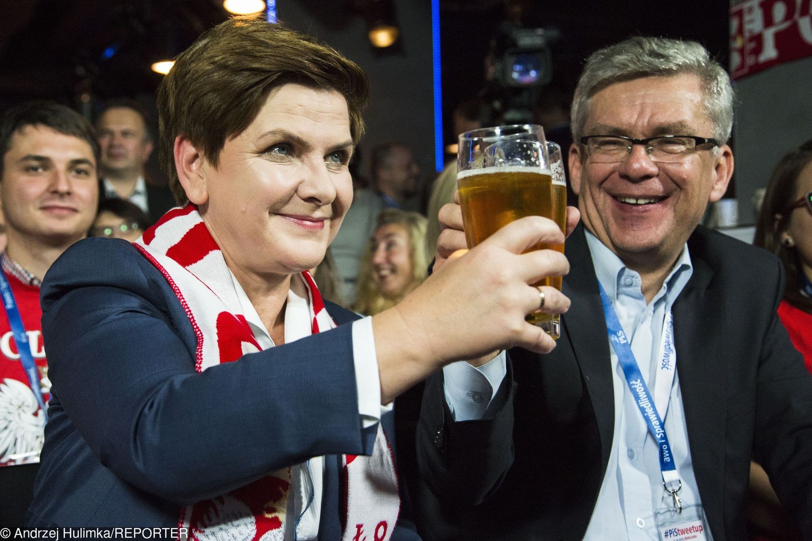 Rząd Beaty Szydło wydał 111 tys. na alkohol. Wiemy, kto w PiS gustował we francuskich szampanach