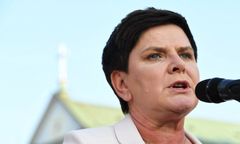 Beata Szydło kpi z Donalda Tuska. Tak skomentowała jego zdjęcie z Bono