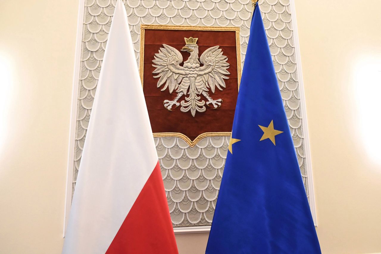 Nieoficjalnie: godło Polski do zmiany. Prezydent z własną flagą?