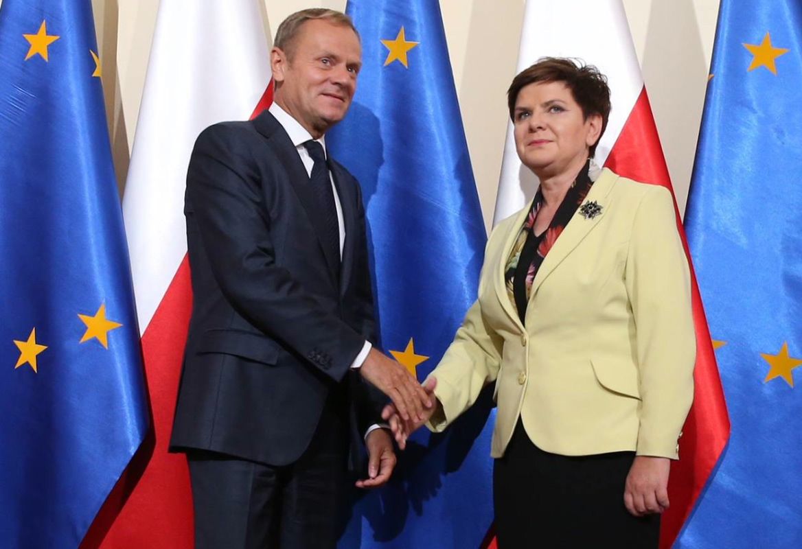 Donald Tusk idzie z pomocą rządowi PiS. Chodzi o uchodźców