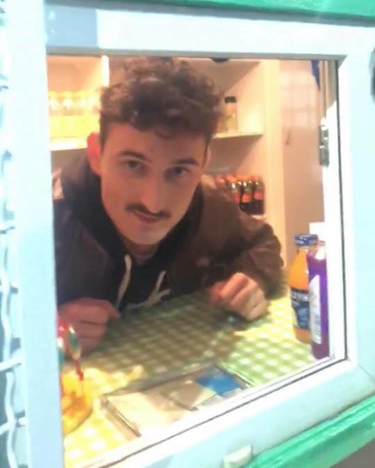 Dawid Podsiadło przekazał "małomiasteczkowy kiosk" na aukcję WOŚP