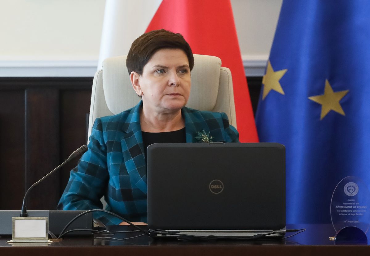 Wyjątkowo niekorzystny sondaż dla Szydło