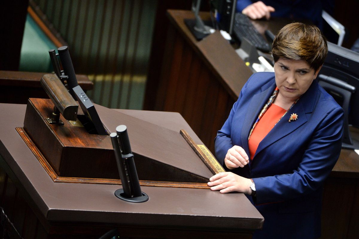 Wicepremier Beata Szydło i minister Elżbieta Rafalska zostają na stanowiskach. PO nie dało rady przegłosować wniosku
