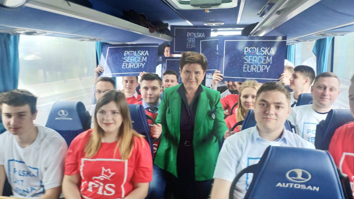 Wybory do PE. "PiSbusy" ruszyły w Polskę. Beata Szydło mówi o stawce kampanii, szef sztabu mobilizuje wyborców