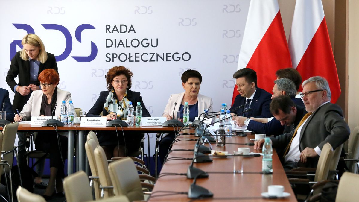 Propozycje rządzących dalekie są od tego, czego oczekują nauczyciele. We wtorek po południu strony znowu siadają do rozmów