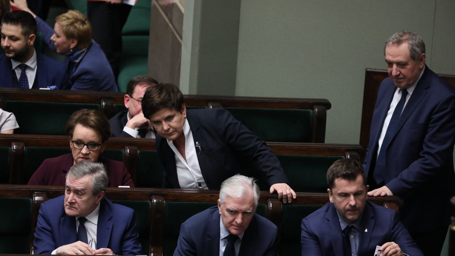 W najnowszym sondażu PiS przegrywa z koalicją PO i Nowoczesnej