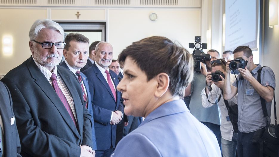 Posiedzenie rządu. Witold Waszczykowski, Mariusz Błaszczak, Antoni Macierewicz i Beata Szydło 