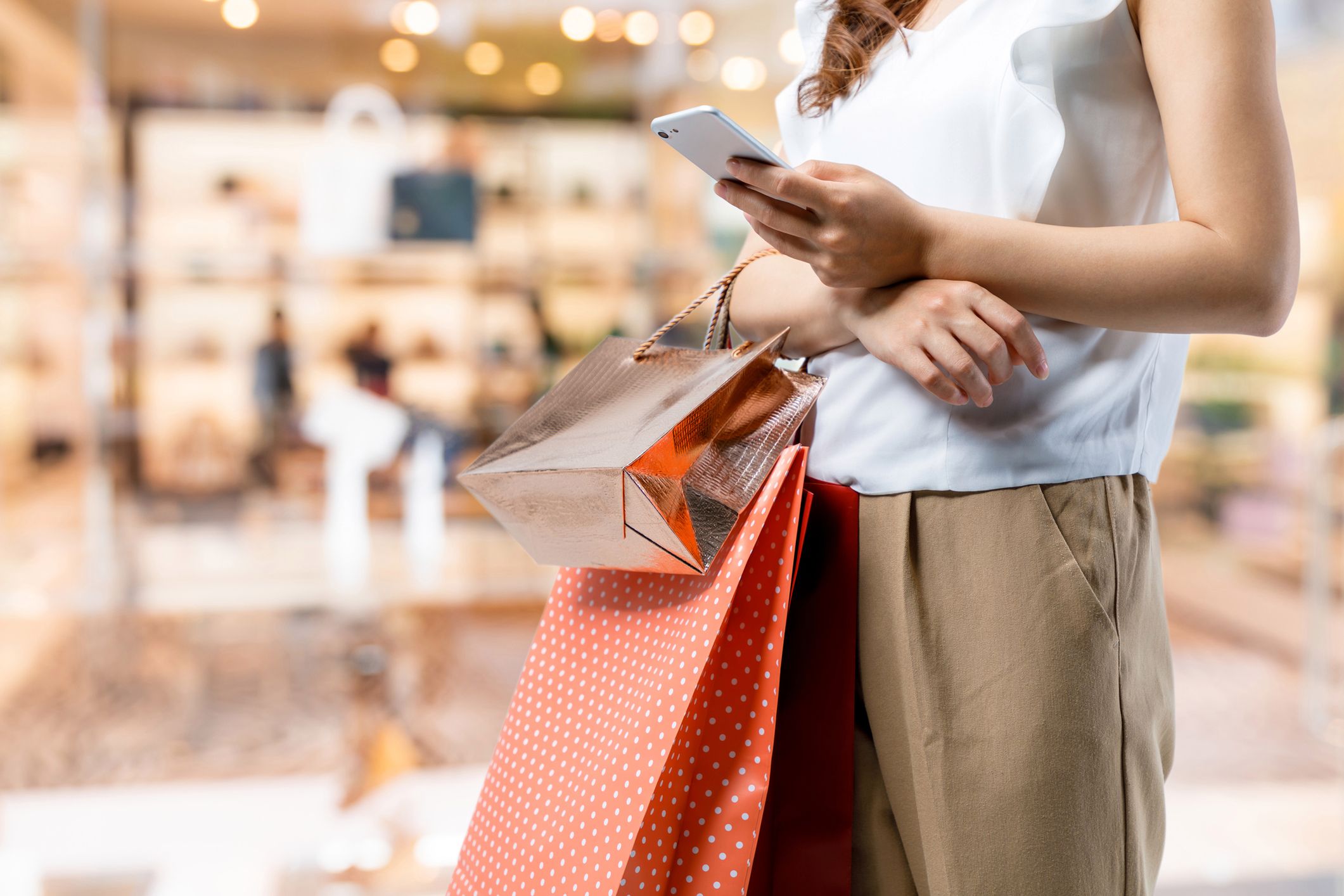 Kobiety najchętniej szukają na sklepowych półkach małych przyjemności i ciekawych produktów