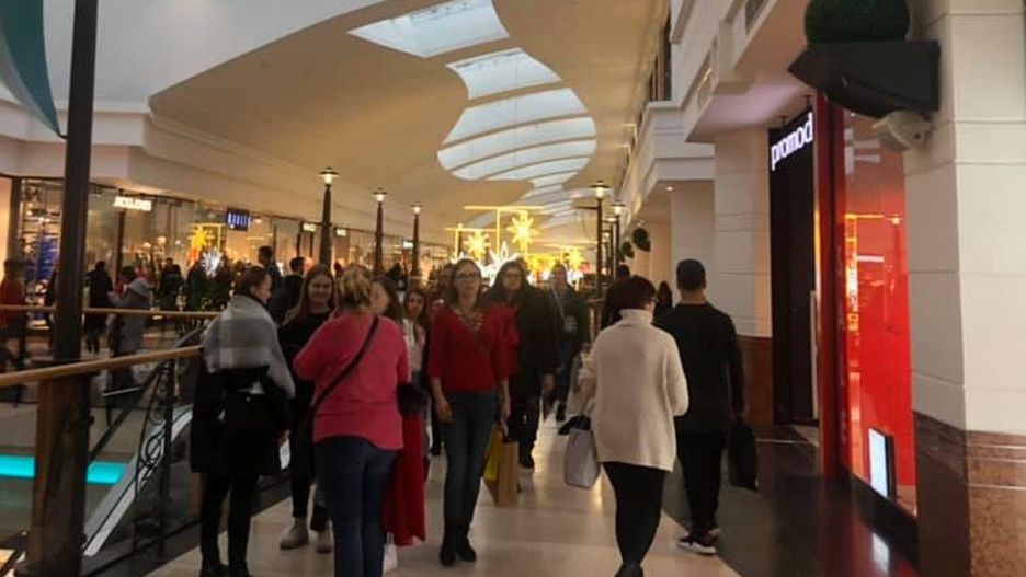 Wyprzedaże w centrum handlowym