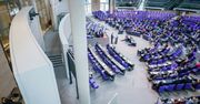 Niemcy: Bundestag debatuje nad dalszym używaniem masek na twarz po dwóch latach pandemii