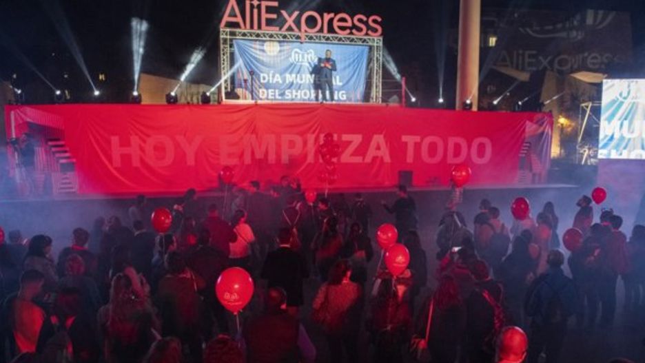 Na otwarcie pierwszej w Europie placówki Aliexpress przyszły tłumy