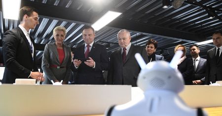 Zarobki w NBP. Wiemy, co zrobi prezydent Andrzej Duda. Adam Glapiński bezradny