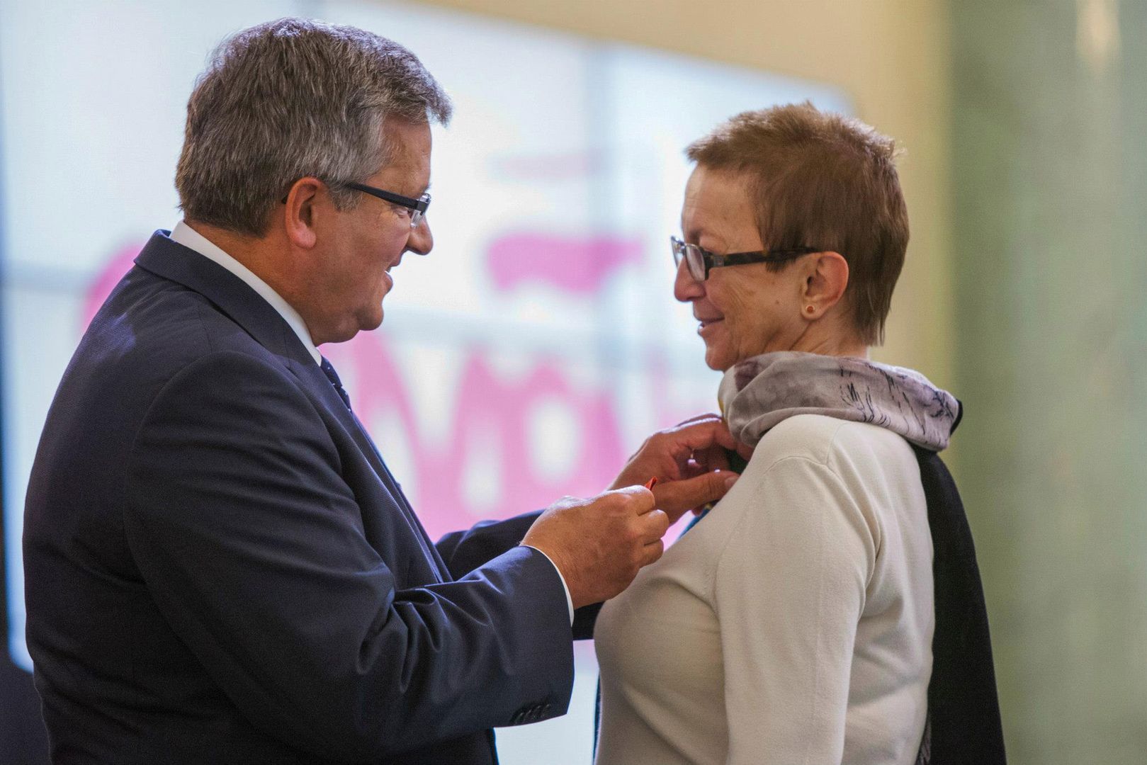 Kinga Kamińska na zdjęciu z Bronisławem Komorowskim