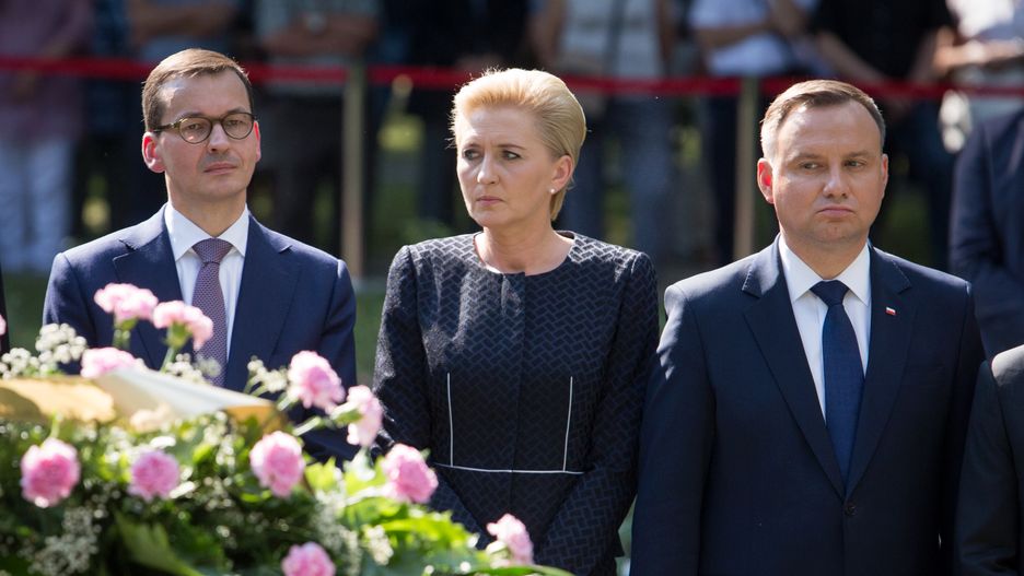 Mateusz Morawiecki staje w obronie pierwszych dam. Według niego należy im się etat