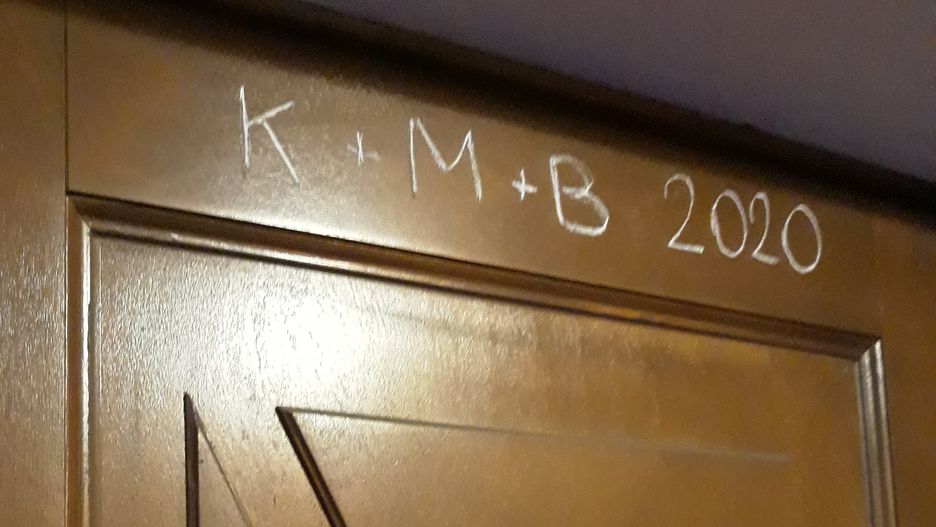 C+M+B czy K+M+B jak jest poprawnie?