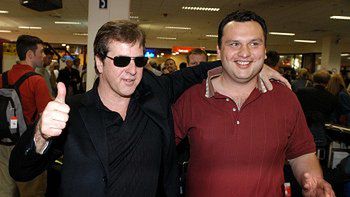 Prezes Jedynki Wrocławskiej Krzysztof Baszniak i Radosław Kadri na warszawskim lotnisku