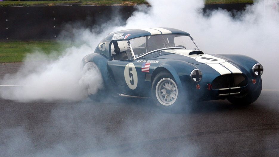 Profesjonalne zawody w drifcie organizowane są na zamkniętych obiektach