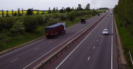 Polski kierowca zapomniał, w jakim jest kraju i jechał pod prąd. Trafił za kratki
