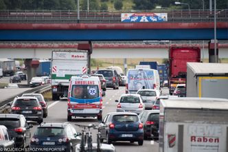 Korytarz życia i jazda na suwak obowiązkowe. Minister zapowiada zmiany w przepisach