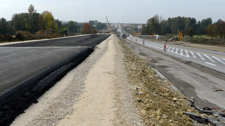 W drugiej połowie grudnia rzutem na taśmę kończono budowę kilku dróg ekspresowych