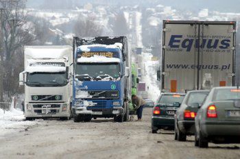 Usuwanie awarii po wichurach i śnieżycach