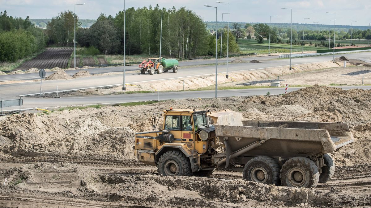 Realizacja wielu inwestycji drogowych się opóźnia. Brak pieniędzy i problemy generalnych wykonawców