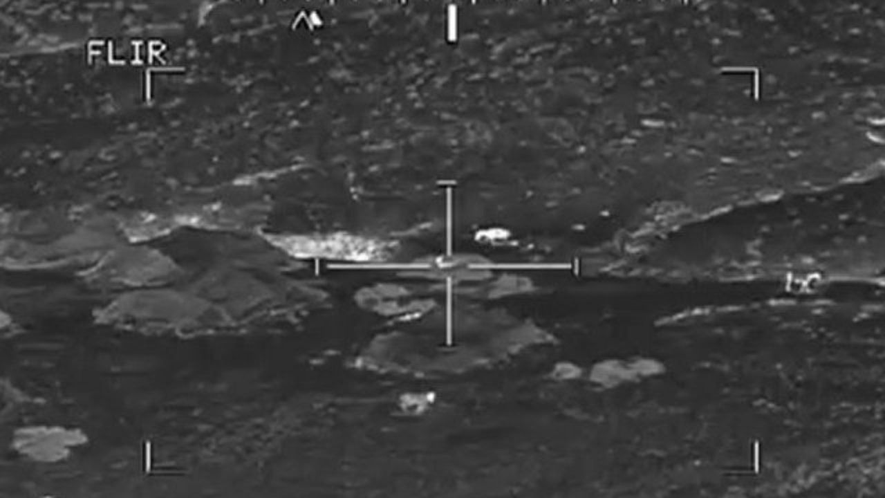 Widok z termowizyjnej kamery FLIR, dostępny dla operatora uzbrojenia śmigłowca Apache 