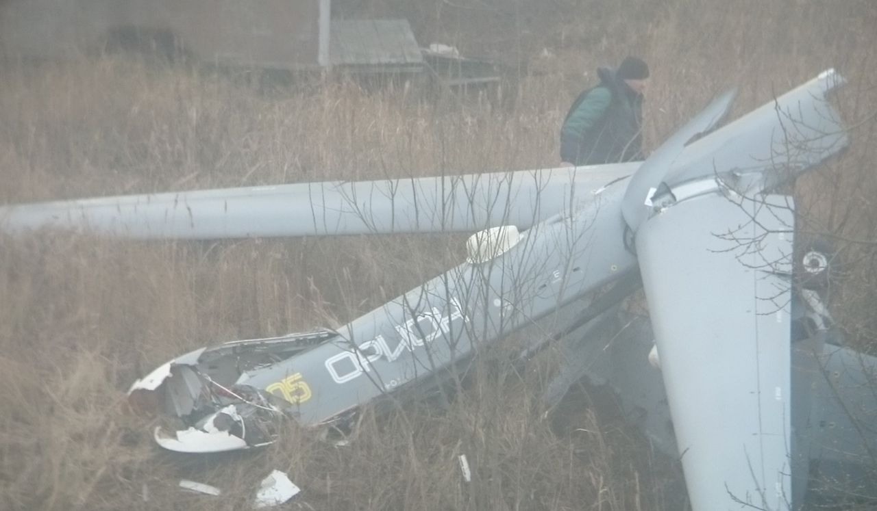Rosja: Dron wojskowy rozbił się na podwórku omal nie doprowadzając do tragedii