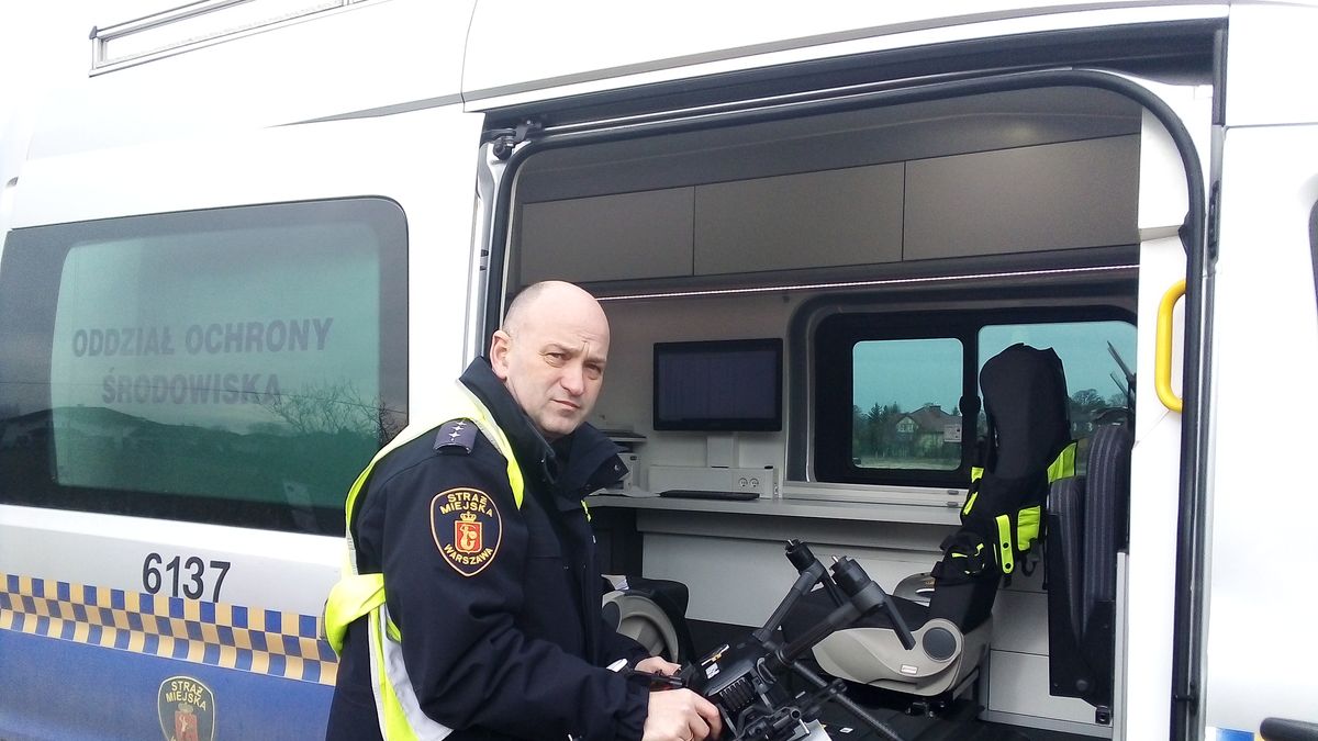 Na wyposażeniu stołecznych strażników są dwa "smogowe" drony. I nie ma słowa przesady w stwierdzeniu, że pracują na pełen etat i dodatkowo robią sporo nadgodzin.