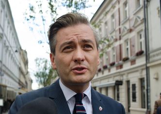 Biedroń chce emerytury obywatelskiej. "To nie rozwiąże naszych problemów"