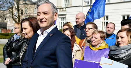 Strajk nauczycieli 2019. Robert Biedroń przelał pieniądze ZNP
