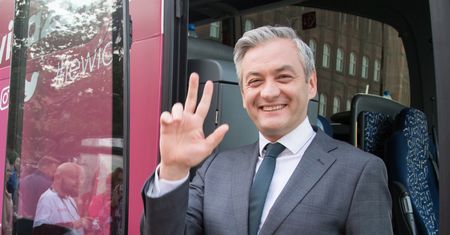 Robert Biedroń komplementuje Aleksandra Kwaśniewskiego. "Prezydent wysokoprocentowy"