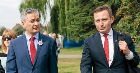 Paweł Rabiej i Robert Biedroń w klipie ws. LGBT