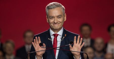 Schetyna o Biedroniu: "populista". Biedroń: "niech on przestanie się mazać"