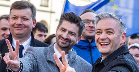 Wybory prezydenckie 2020. Robert Biedroń zamierza jechać do Chin