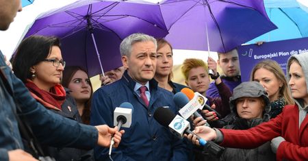 Biedroń pozywa posłów PO. Ostra walka Platformy i Wiosny ws. pedofilii