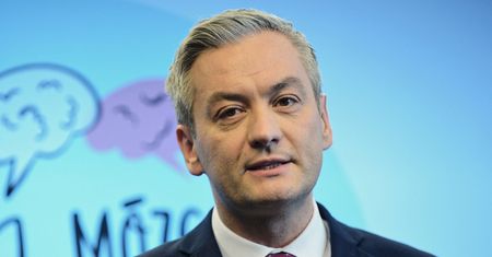 Robert Biedroń: "Brunatna księga" jest już grubsza niż Biblia