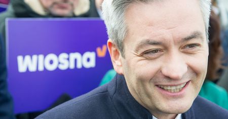 Biedroń chce ujawnić wynagrodzenia urzędników w całej Polsce. Obiecuje ustawę